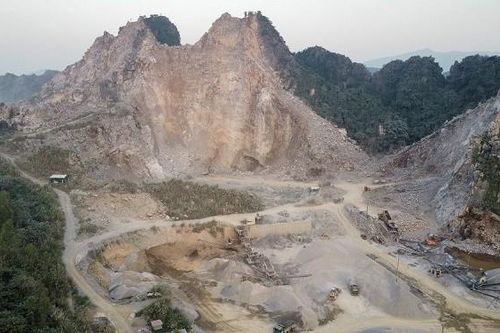 Biết gì về Xây dựng Minh Tuấn khai thác khoáng sản vượt phép?