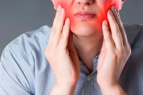 Người đàn ông suýt tử vong vì viêm tấy sàn miệng