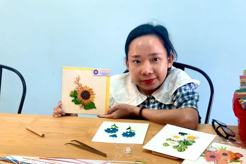 'Cô giáo' khuyết tật không đầu hàng số phận