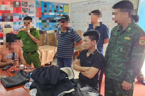 Bắt giữ 2 đối tượng vận chuyển trái phép chất ma túy