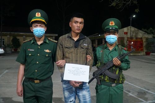 Phá Chuyên án LA1223, bắt giữ đối tượng sử dụng ô tô vận chuyển 6.000 gói thuốc lá ngoại nhập lậu qua biên giới