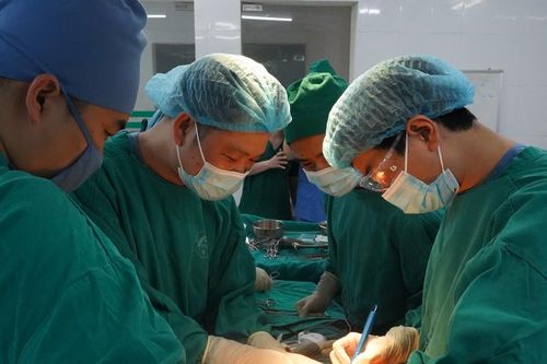 Người đàn ông có khối u gan khủng do nghiện loại đồ uống nhiều người thích