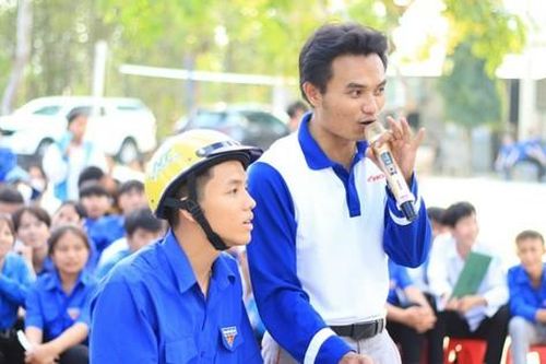 Thành lập đội hình Thanh niên tình nguyện dọc Quốc Lộ 24