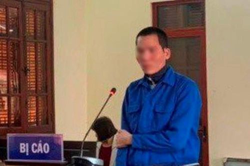 Dùng gậy tre đánh người vì bị chửi lúc uống bia