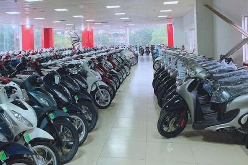 Tồn kho cao, xe máy đồng loạt giảm giá 'xả' hàng