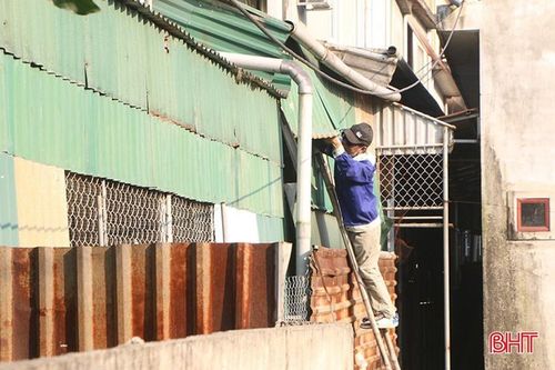 Nhiều hộ dân tự tháo dỡ công trình lấn chiếm kênh T1 ở TP Hà Tĩnh