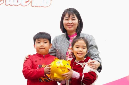 Học sinh Hà Nội 'mổ' lợn đất quyên góp xây phòng học cho vùng khó khăn Lai Châu