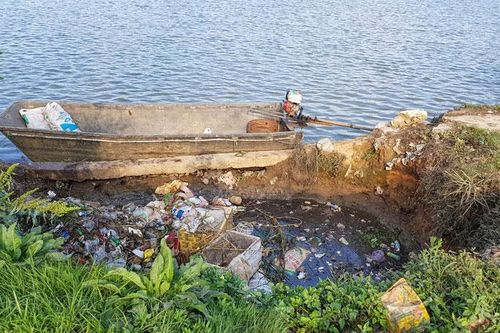 Xử lý nghiêm các tổ chức, cá nhân xả thải gây ô nhiễm hồ Xuân Hương