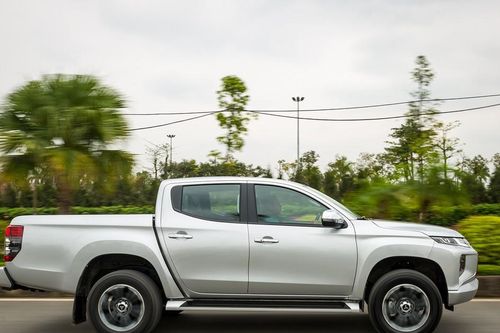 Ford Ranger thống trị doanh số xe bán tải, thị trường chờ đón tân binh VinFast Wild