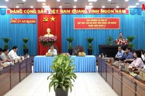 Ban Thường vụ Tỉnh ủy An Giang gặp mặt cán bộ được điều động, bổ nhiệm