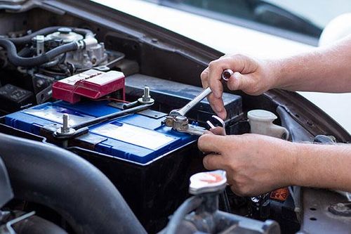 Bị truy tố vì trộm bình ắc quy ô tô