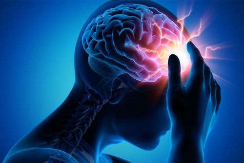Bác sĩ trả lời: Thường xuyên co giật, đau đầu, buồn nôn do máu bầm ở não có mổ được không?