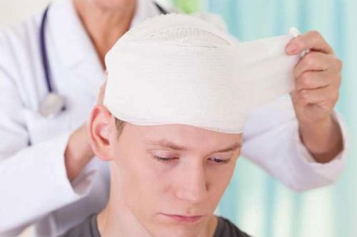 Bác sĩ trả lời: Nứt sọ trán có lành không?