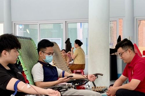 Hơn 130 đoàn viên, người lao động ngành Y tế Gia Lai hiến máu tình nguyện