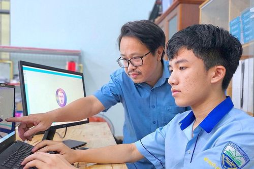 Nam sinh lớp 10 kiên trì theo đuổi đam mê tin học