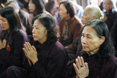 Trở lại đạo Phật, có cần quy y Tam bảo lại không?