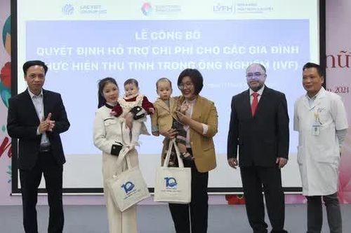 Vĩnh Phúc: Bệnh viện Hữu nghị Lạc Việt hỗ trợ chi phí IVF cho gia đình có hoàn cảnh khó khăn