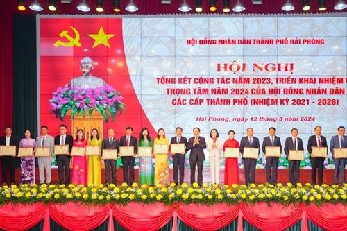 Tạo tinh thần thi đua rộng khắp