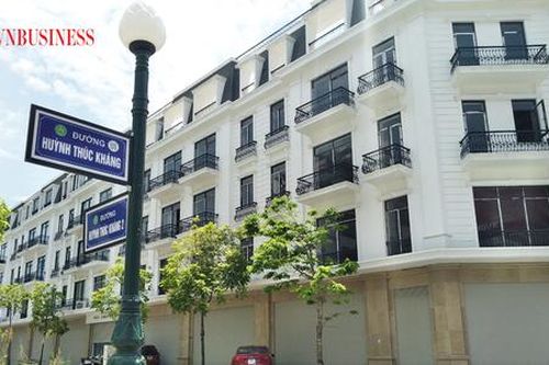 Vay cả chục tỷ đồng để 'ôm hàng', nhà đầu tư shophouse triệu đô 'sống dở, chết dở' vì ế dài đợi khách