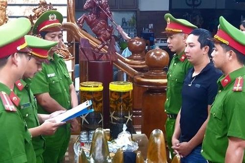 Con nợ xin khất, chủ nợ gọi người đến đánh đập