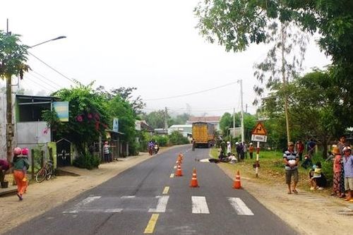 Liên tiếp xảy ra TNGT do xe đầu kéo va chạm từ phía sau làm hai người tử vong
