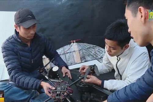 Chàng trai Hà Nội sở hữu hàng trăm máy bay mô hình