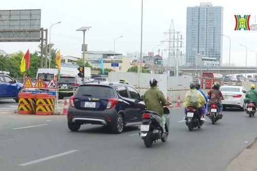 Cấm xe máy, xe thô sơ qua cầu vượt Mai Dịch