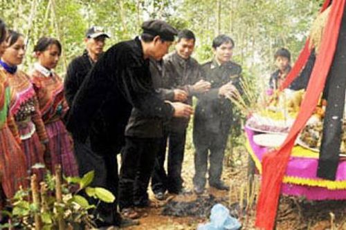 Người Mông ở Si Ma Cai mở Lễ cúng rừng đầu năm
