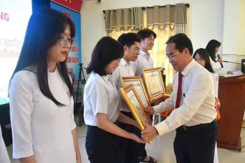 Quảng Nam: Khen thưởng 71 học sinh đoạt giải học sinh giỏi quốc gia