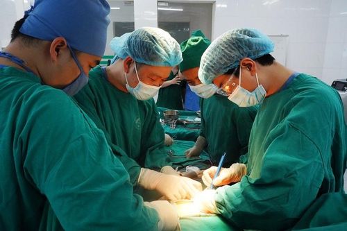 Lào Cai: Lần đầu tiên cắt khối u gan lớn thành công