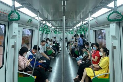 Giải pháp nào giảm thiểu ùn tắc giao thông tại Hà Nội? Bài 3: Phải ưu tiên hạ tầng cho vận tải công cộng