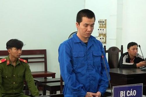 Hung hãn dùng kéo gây thương tích cho công an