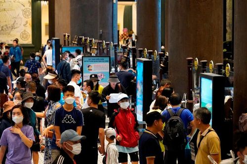Tăng giá vé dịch vụ qua cảng tham quan vịnh Hạ Long: Du khách và doanh nghiệp đều sốc