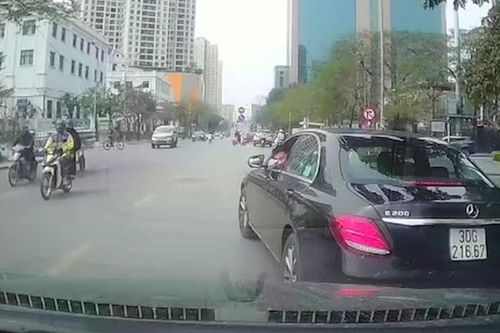 Hà Nội: Tài xế hung hăng khi tham gia giao thông