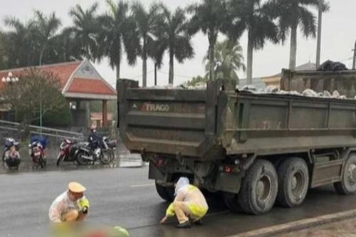 Tai nạn giao thông mới nhất 14/3/2024: Va vào xe ben, học sinh tiểu học tử vong