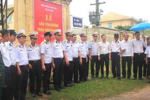 Gắn biển tên đường mang tên Anh hùng liệt sĩ hy sinh tại đảo Gạc Ma Trần Văn Phương