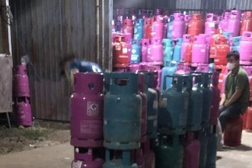 Tạm giữ hàng ngàn vỏ bình LPG không có hóa đơn chứng từ