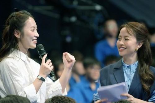 MC Khánh Vy: Ngoại ngữ để người trẻ vươn xa