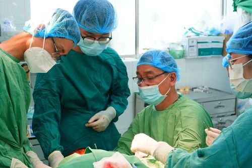 Điều trị thành công cho thai phụ bị thoát vị hoành bẩm sinh hiếm gặp
