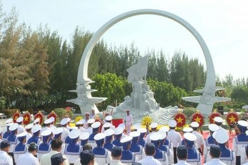 Vùng 4 Hải quân tưởng niệm các anh hùng liệt sĩ anh dũng hy sinh tại Trường Sa