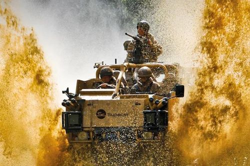 Anh nỗ lực tạo dấu ấn với 'chiến xa' cơ động cao Jackal 3
