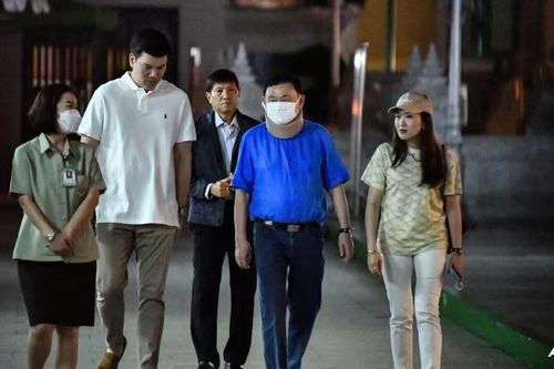 Cựu Thủ tướng Thái Lan Thaksin xuất hiện trước công chúng lần đầu kể từ khi được tự do