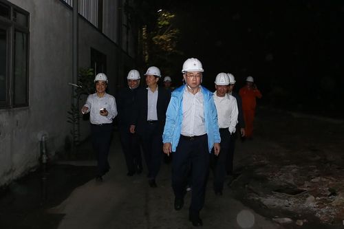 Đêm muộn, 'sếp' EVNNPT vẫn tới công trường 'thúc' nhà thầu chậm tiến độ