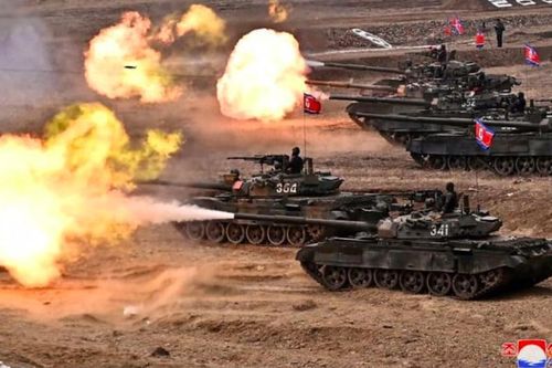 Chủ tịch Triều Tiên chỉ đạo cuộc trình diễn sức mạnh của dàn xe tăng