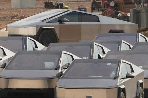 Tesla 'cấm cửa' khách hàng vì rao bán lại xe bán tải điện