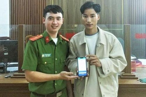 Nam sinh trả lại 200 triệu đồng cho người chuyển nhầm