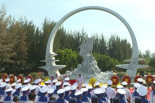 Vùng 4 Hải quân dâng hương tưởng niệm các chiến sĩ Gạc Ma