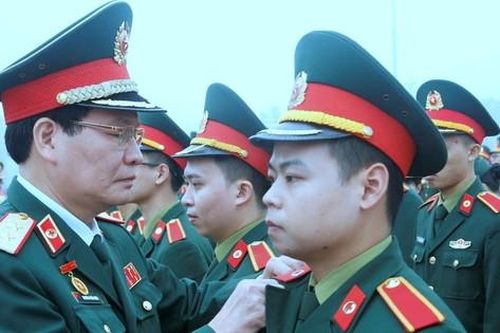 Vinh danh học viên quân y tốt nghiệp loại giỏi tại Quảng trường Ba Đình