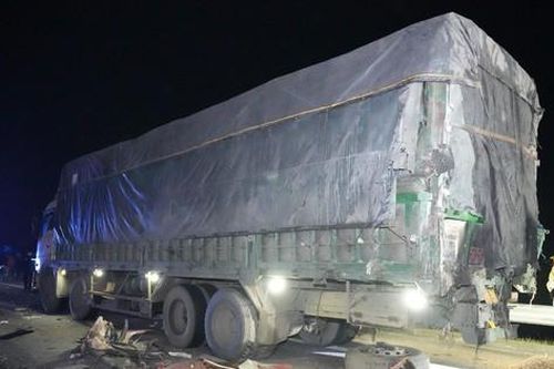 Tạm giam 2 tài xế gây tai nạn nghiêm trọng trên cao tốc Cam Lộ - La Sơn