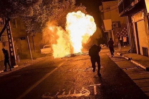14 người chết, hơn 3.200 người bị thương trong lễ hội lửa ở Iran